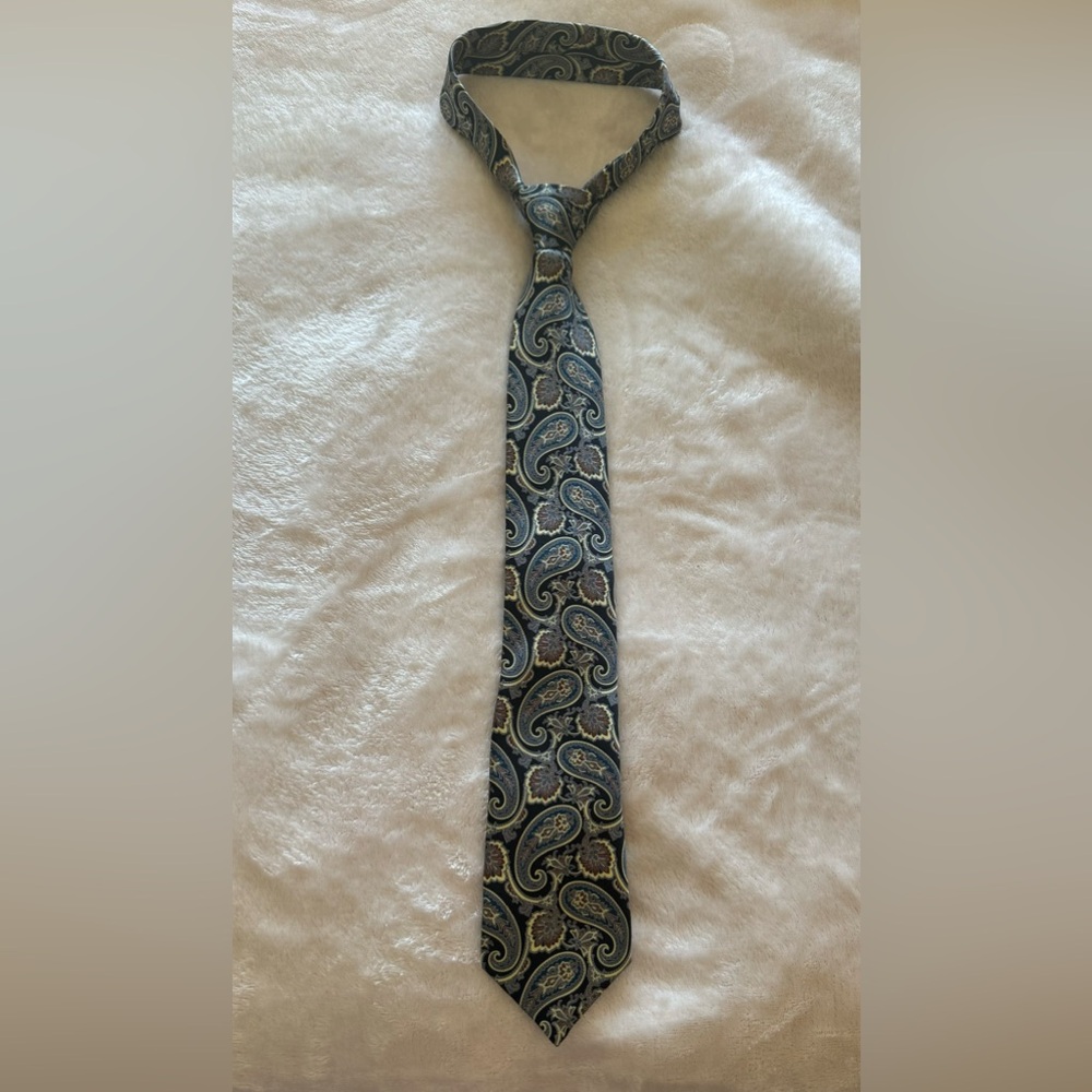 Serica neck tie